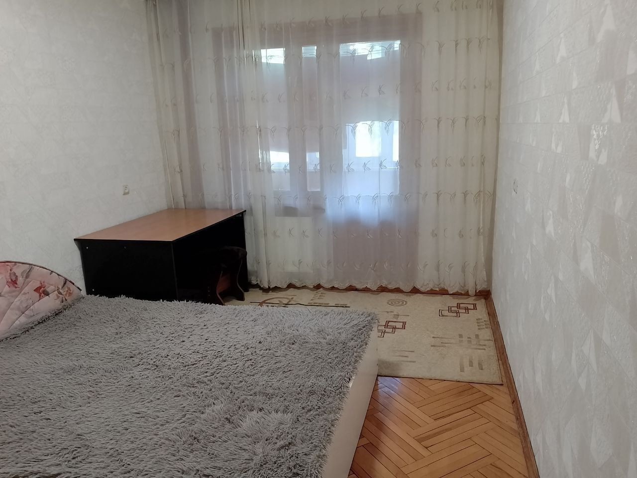 Без залога! Сдаётся большая 3шка на городке з-да ОР ул Осипенко. До центра города 5минут езды. Соврем.ремонт,автономное отопление, необходимая мебель, вся быттехника, интернет, вода круглосуточно. Сдаётся порядочным, платёжеспособным людям. Можно с детьми или дом.питомцем. Цена-50тыс.руб+коммуналка Услуги АН ...