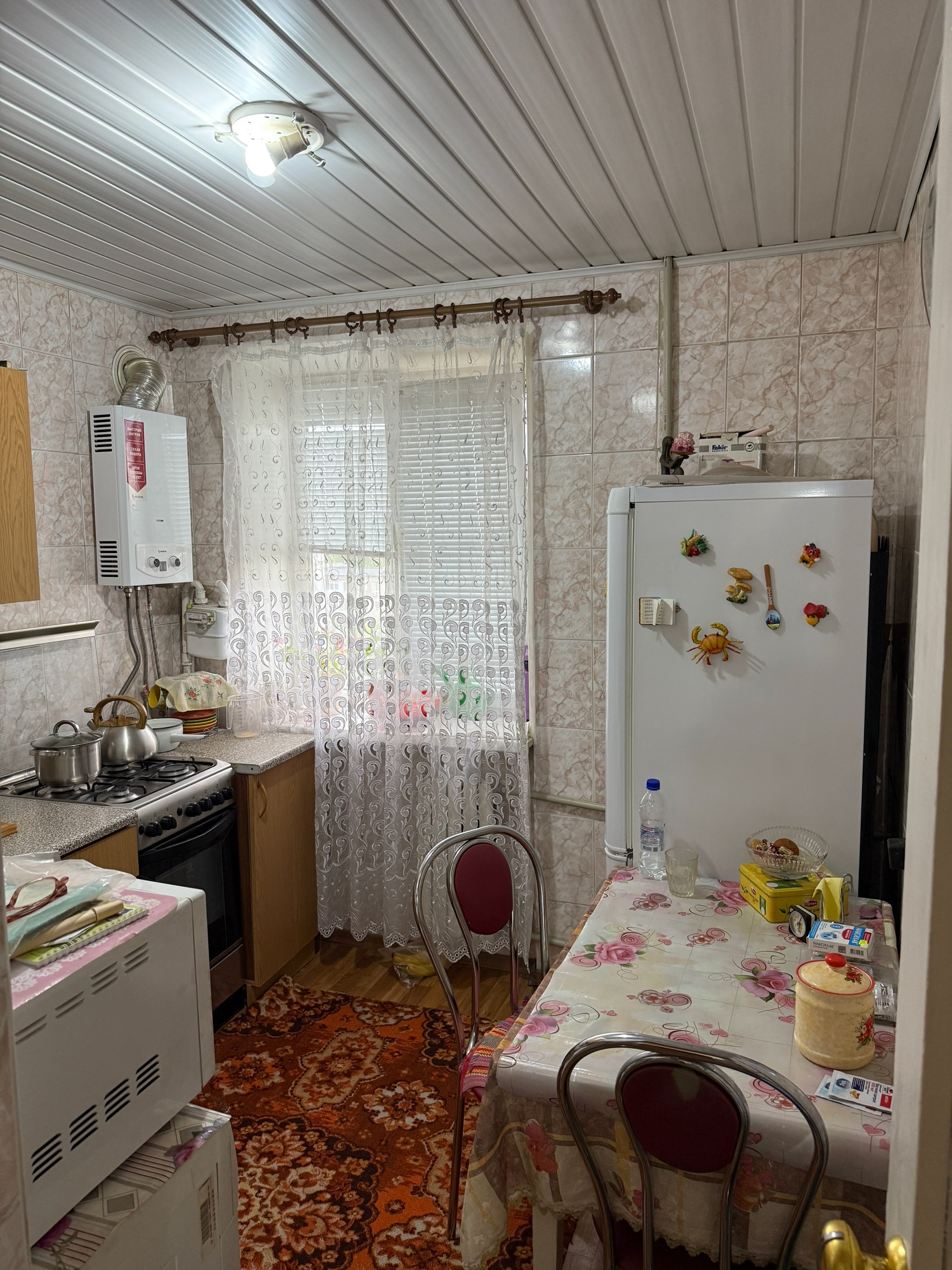 Продам 1ю квартиру на кв. Щербакова 5/5-этажного не угловая, дом кирпичный, крыша перекрыта, состояние хорошее, кондиционер, окна заменены, газовая колонка. . Долгов нет. Телефон +79591231525 ...